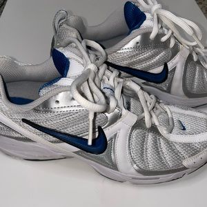 Nike air walking shoes